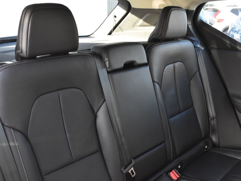 2019 (69) VOLVO XC40 2.0 T4 Inscription 5dr AWD Geartronic 4997807