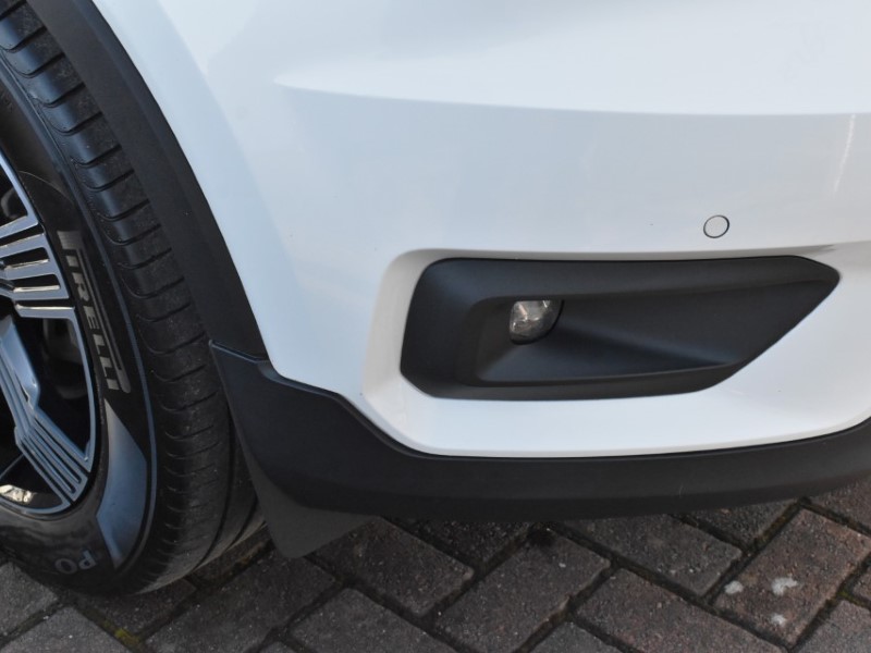 2019 (69) VOLVO XC40 2.0 T4 Inscription 5dr AWD Geartronic 4997825