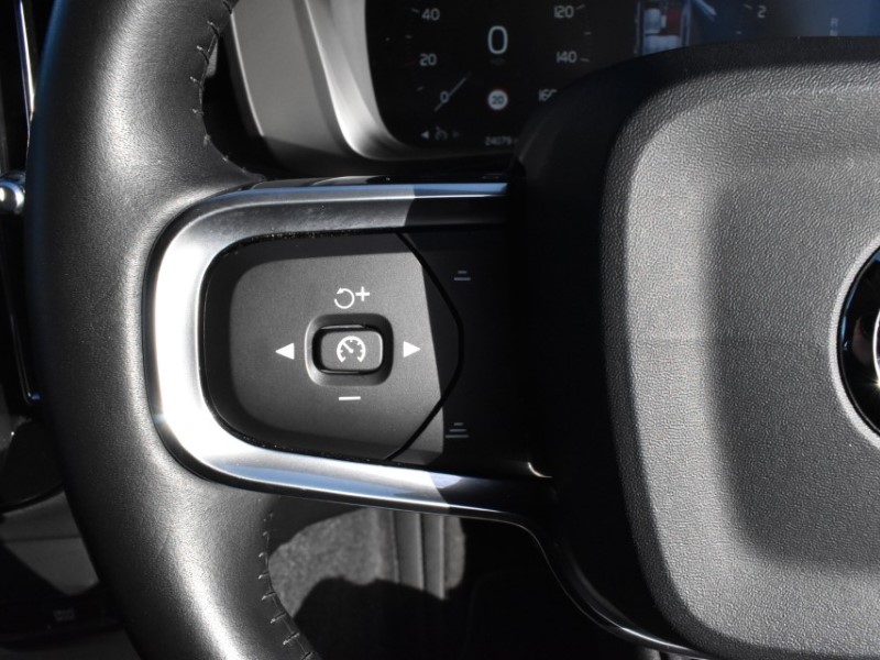 2019 (69) VOLVO XC40 2.0 T4 Inscription 5dr AWD Geartronic 4997801