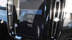 2019 (69) VOLVO XC40 2.0 T4 Inscription 5dr AWD Geartronic 4997798