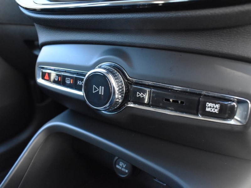 2019 (69) VOLVO XC40 2.0 T4 Inscription 5dr AWD Geartronic 4997793