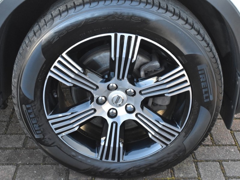 2019 (69) VOLVO XC40 2.0 T4 Inscription 5dr AWD Geartronic 4997823