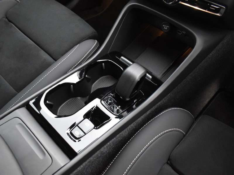 2024 (74) VOLVO XC40 2.0 B3P Plus Dark 5dr Auto 4969479