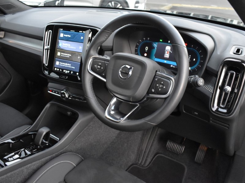 2024 (74) VOLVO XC40 2.0 B3P Plus Dark 5dr Auto 4969483