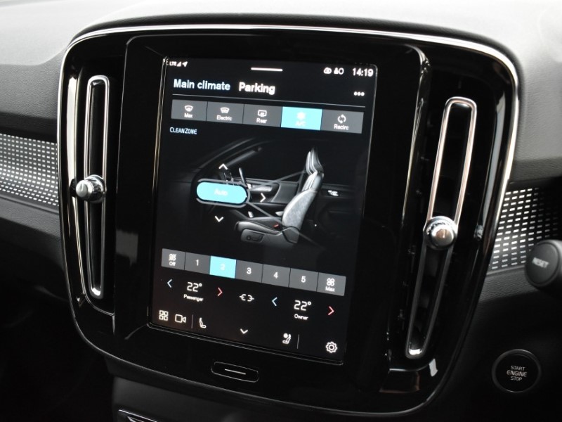 2024 (74) VOLVO XC40 2.0 B3P Plus Dark 5dr Auto 4969470