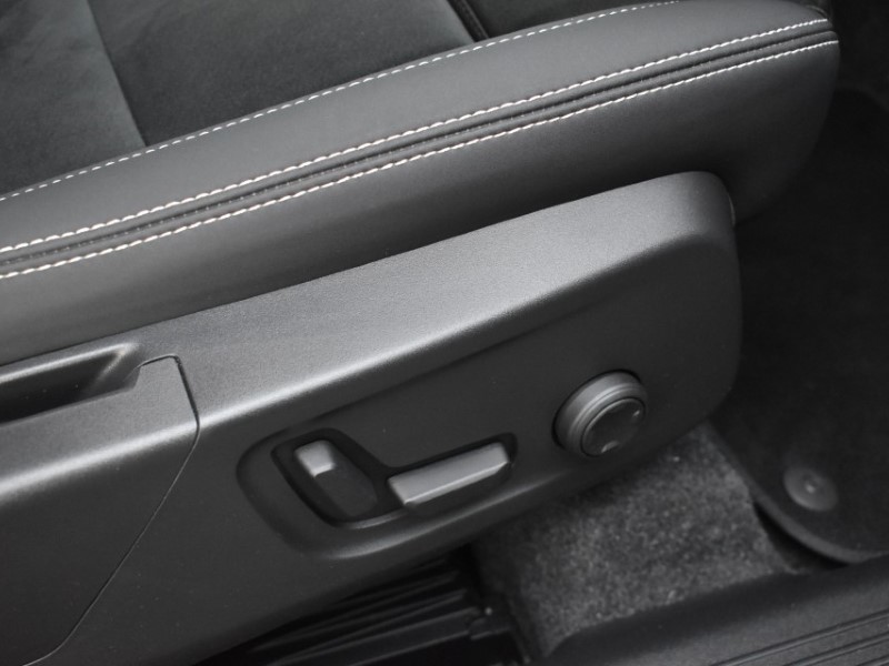 2024 (74) VOLVO XC40 2.0 B3P Plus Dark 5dr Auto 4969480