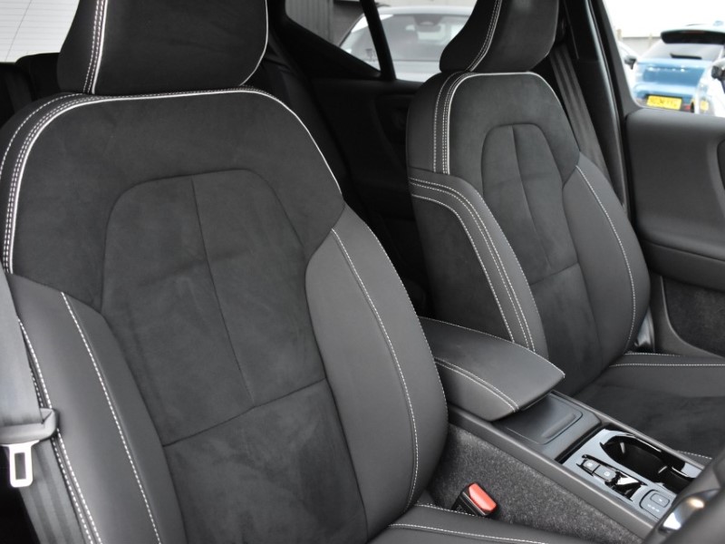 2024 (74) VOLVO XC40 2.0 B3P Plus Dark 5dr Auto 4969485