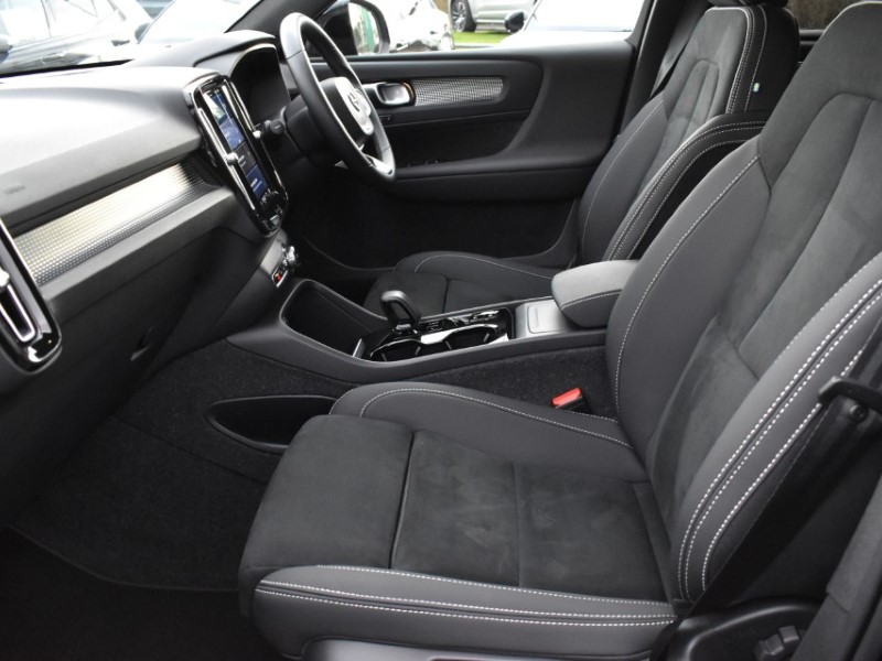 2024 (74) VOLVO XC40 2.0 B3P Plus Dark 5dr Auto 4969489