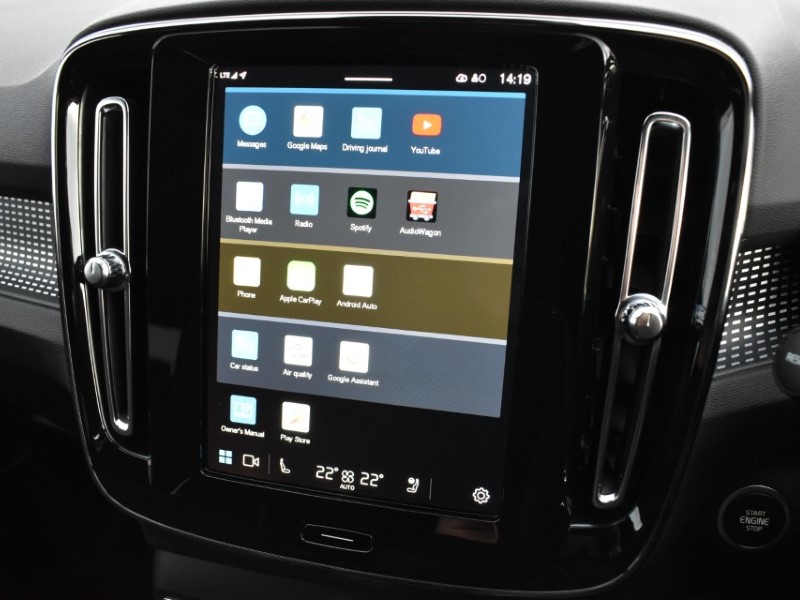 2024 (74) VOLVO XC40 2.0 B3P Plus Dark 5dr Auto 4969471