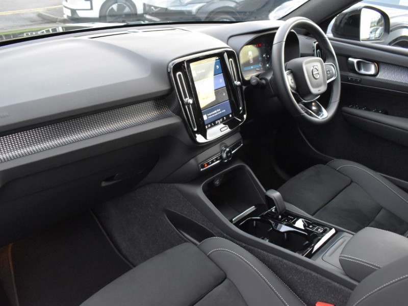 2024 (74) VOLVO XC40 2.0 B3P Plus Dark 5dr Auto 4969490