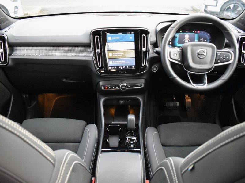 2024 (74) VOLVO XC40 2.0 B3P Plus Dark 5dr Auto 4969493
