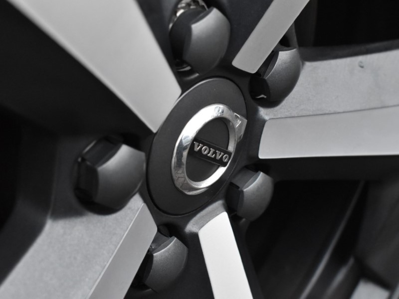2024 (74) VOLVO XC40 2.0 B3P Plus Dark 5dr Auto 4969501