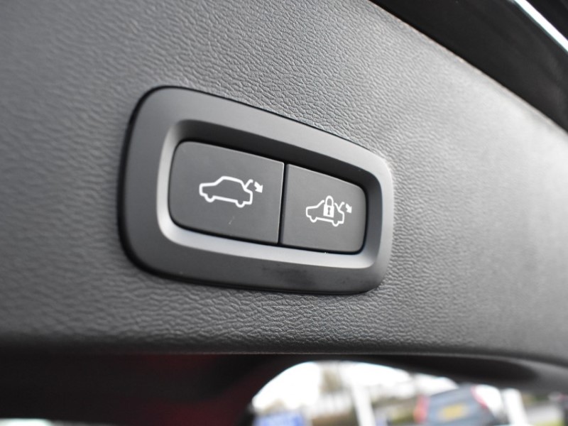 2024 (74) VOLVO XC40 2.0 B3P Plus Dark 5dr Auto 4969498