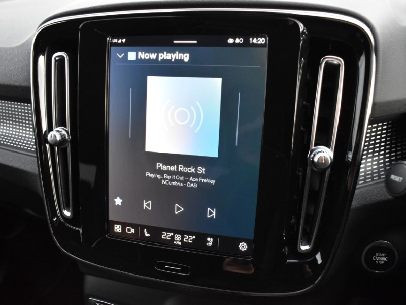 2024 (74) VOLVO XC40 2.0 B3P Plus Dark 5dr Auto 4969472