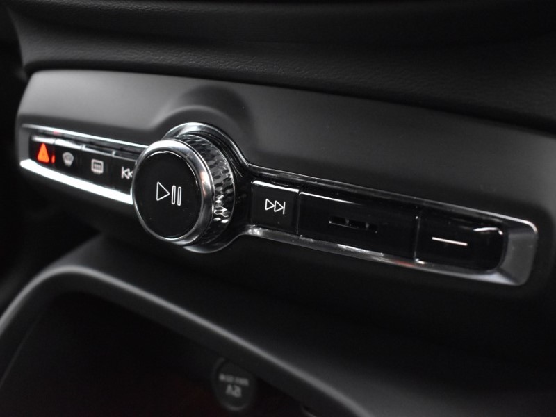 2024 (74) VOLVO XC40 2.0 B3P Plus Dark 5dr Auto 4969477