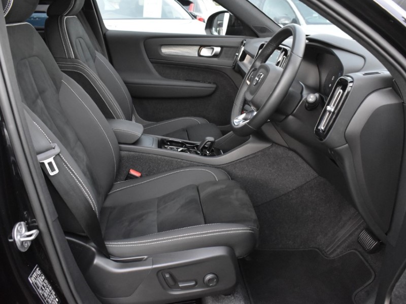 2024 (74) VOLVO XC40 2.0 B3P Plus Dark 5dr Auto 4969484