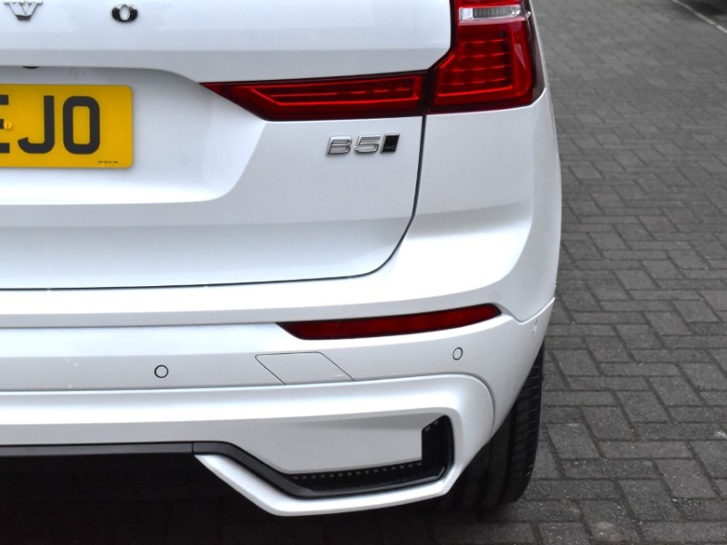 2025 (74) VOLVO XC60 2.0 B5P Plus Dark 5dr AWD Geartronic 4985997