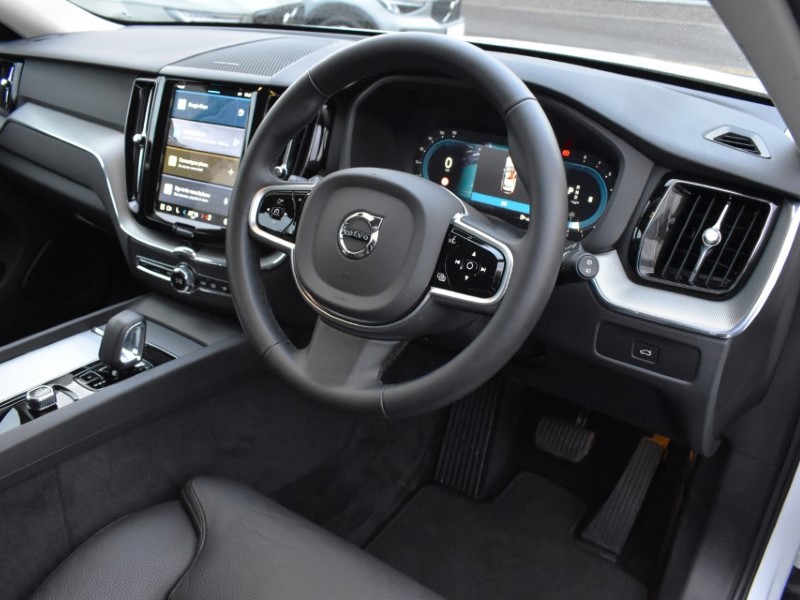 2025 (74) VOLVO XC60 2.0 B5P Plus Dark 5dr AWD Geartronic 4985975