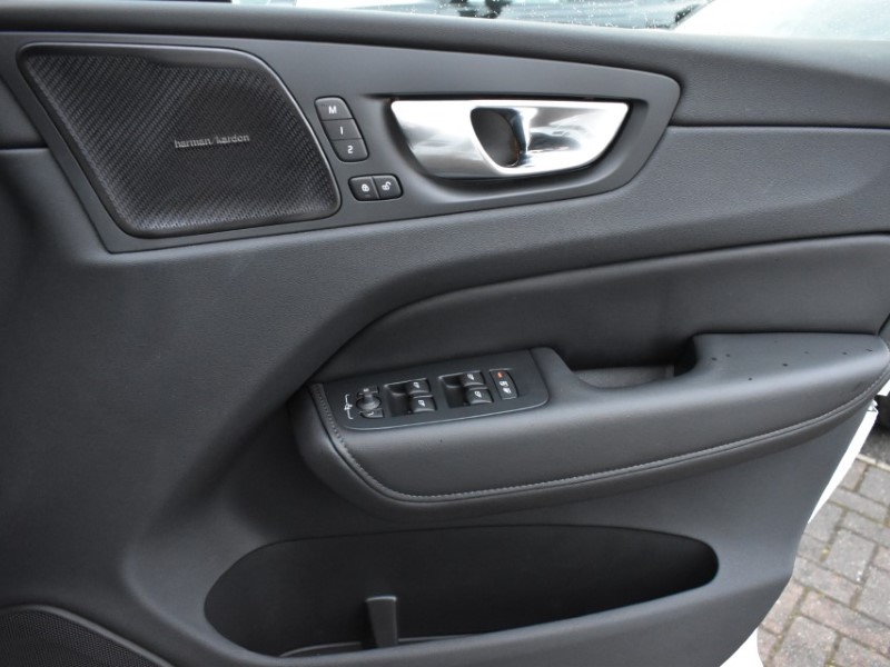 2025 (74) VOLVO XC60 2.0 B5P Plus Dark 5dr AWD Geartronic 4985969