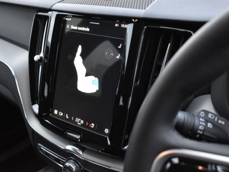 2025 (74) VOLVO XC60 2.0 B5P Plus Dark 5dr AWD Geartronic 4985979