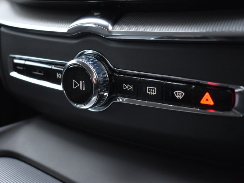 2025 (74) VOLVO XC60 2.0 B5P Plus Dark 5dr AWD Geartronic 4985967