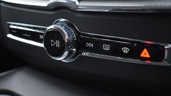 2025 (74) VOLVO XC60 2.0 B5P Plus Dark 5dr AWD Geartronic 4985967