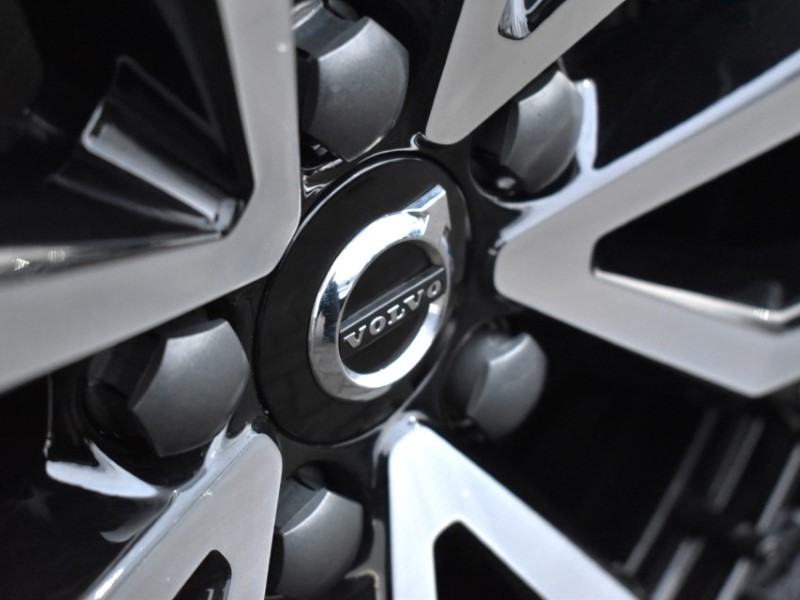 2025 (74) VOLVO XC60 2.0 B5P Plus Dark 5dr AWD Geartronic 4986007