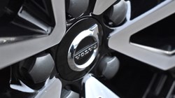 2025 (74) VOLVO XC60 2.0 B5P Plus Dark 5dr AWD Geartronic 4986007