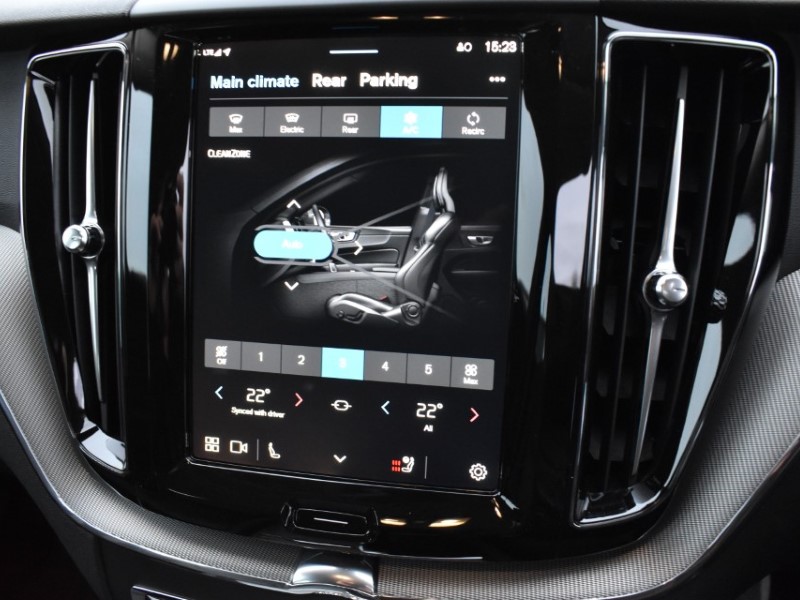 2025 (74) VOLVO XC60 2.0 B5P Plus Dark 5dr AWD Geartronic 4985965