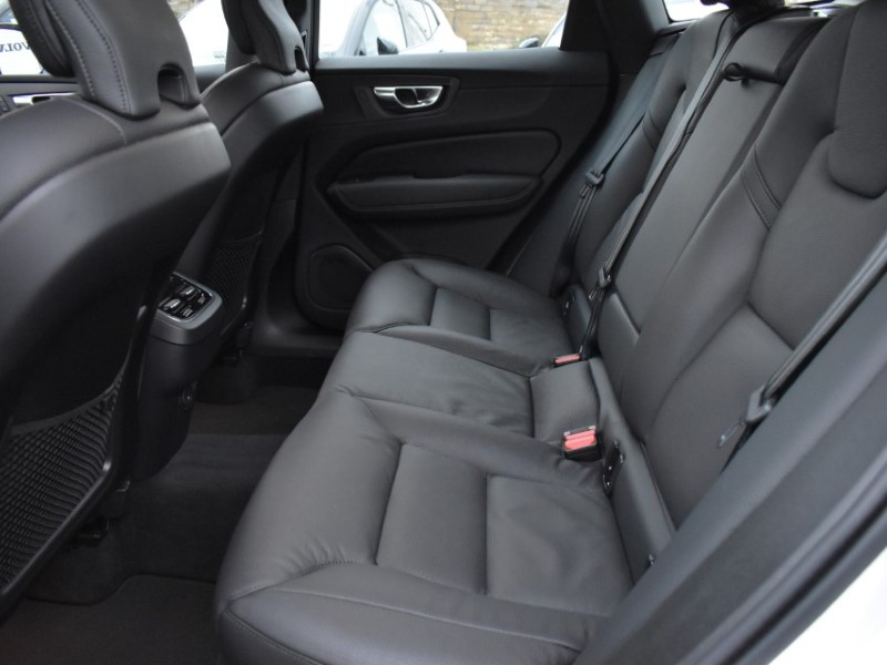 2025 (74) VOLVO XC60 2.0 B5P Plus Dark 5dr AWD Geartronic 4985991