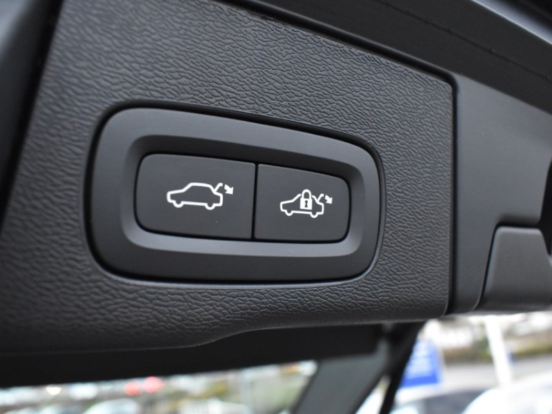 2025 (74) VOLVO XC60 2.0 B5P Plus Dark 5dr AWD Geartronic 4985994