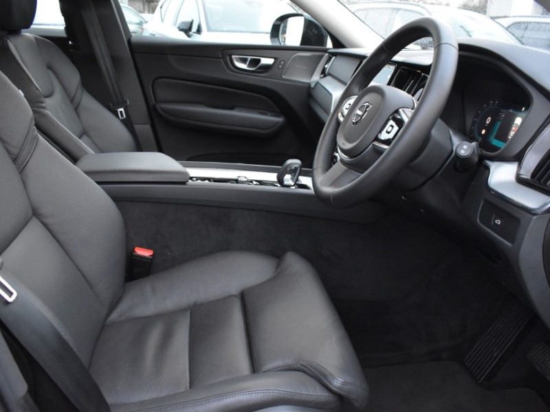 2025 (74) VOLVO XC60 2.0 B5P Plus Dark 5dr AWD Geartronic 4985974