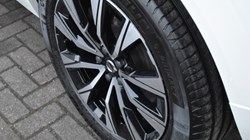 2025 (74) VOLVO XC60 2.0 B5P Plus Dark 5dr AWD Geartronic 4986001