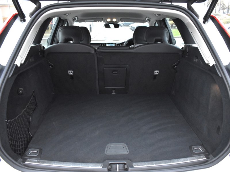 2025 (74) VOLVO XC60 2.0 B5P Plus Dark 5dr AWD Geartronic 4985993