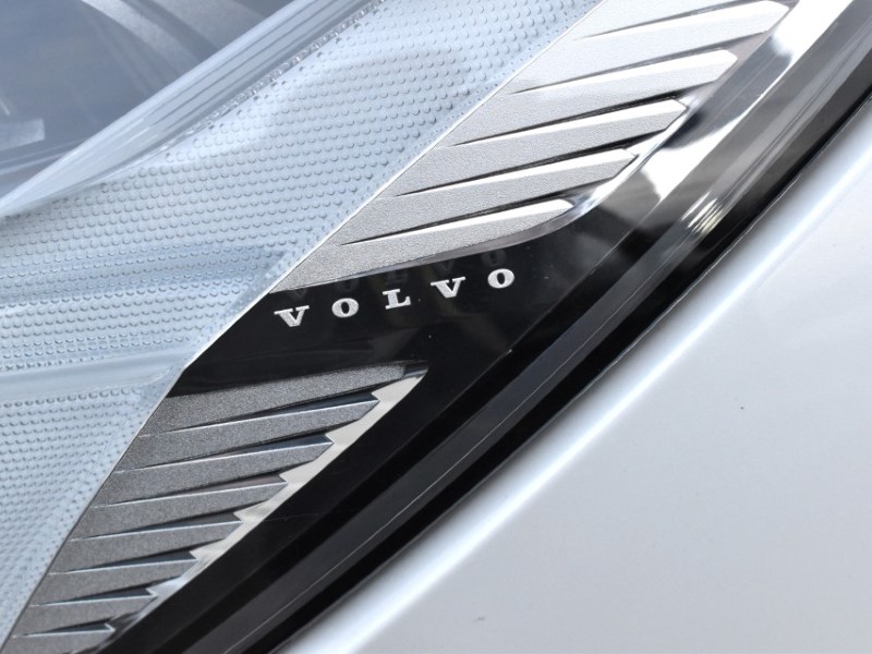 2025 (74) VOLVO XC60 2.0 B5P Plus Dark 5dr AWD Geartronic 4985999