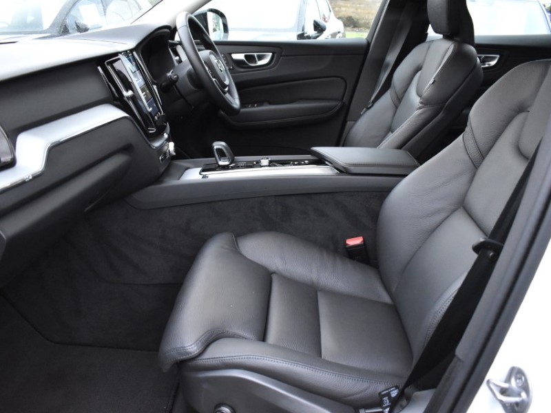 2025 (74) VOLVO XC60 2.0 B5P Plus Dark 5dr AWD Geartronic 4985988