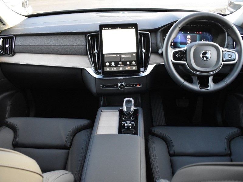 2025 (25) VOLVO XC90 2.0 B5P Plus Dark 5dr AWD Geartronic 4995686