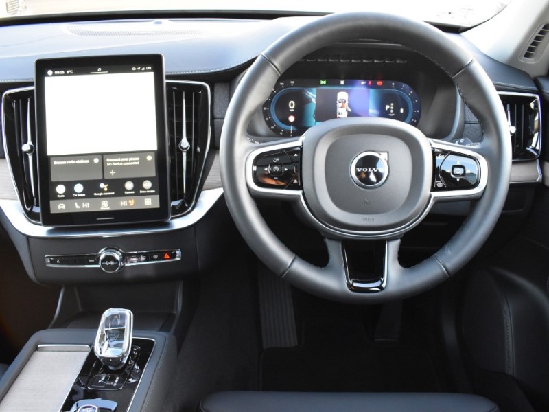 2025 (25) VOLVO XC90 2.0 B5P Plus Dark 5dr AWD Geartronic 4995685