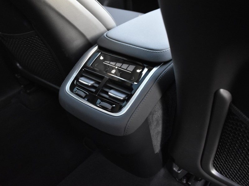 2025 (25) VOLVO XC90 2.0 B5P Plus Dark 5dr AWD Geartronic 4995683