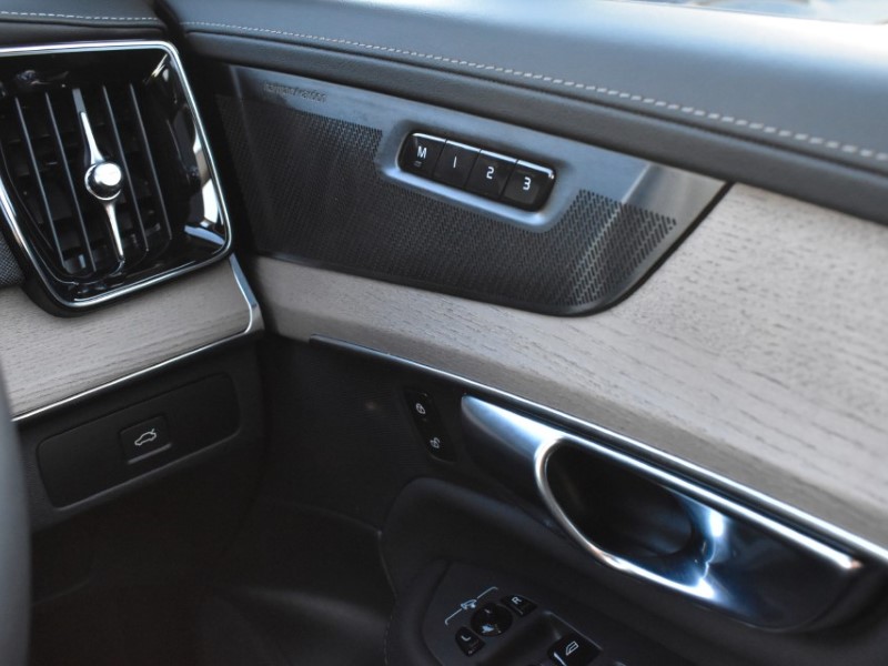 2025 (25) VOLVO XC90 2.0 B5P Plus Dark 5dr AWD Geartronic 4995661