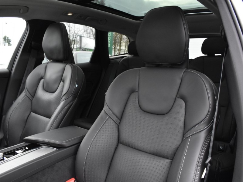 2025 (25) VOLVO XC60 2.0 T8 [455] PHEV Ultra Dark 5dr AWD Geartronic 4990164