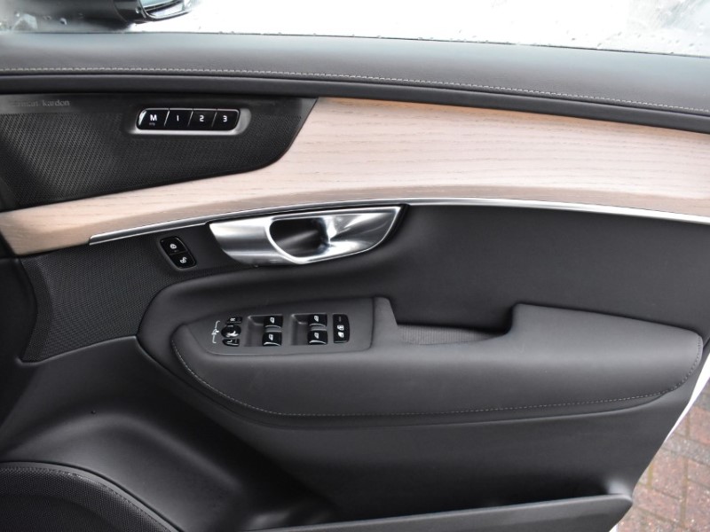 2025 (25) VOLVO XC90 2.0 B5P Plus Dark 5dr AWD Geartronic 4993660