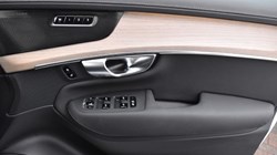 2025 (25) VOLVO XC90 2.0 B5P Plus Dark 5dr AWD Geartronic 4993660