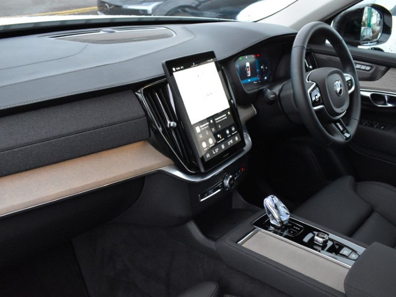 2025 (25) VOLVO XC90 2.0 B5P Plus Dark 5dr AWD Geartronic 4993678