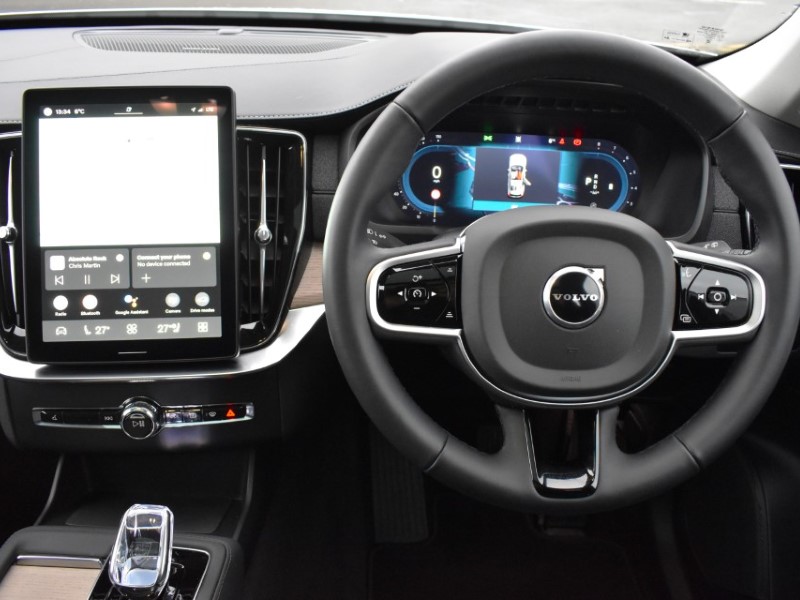 2025 (25) VOLVO XC90 2.0 B5P Plus Dark 5dr AWD Geartronic 4993674