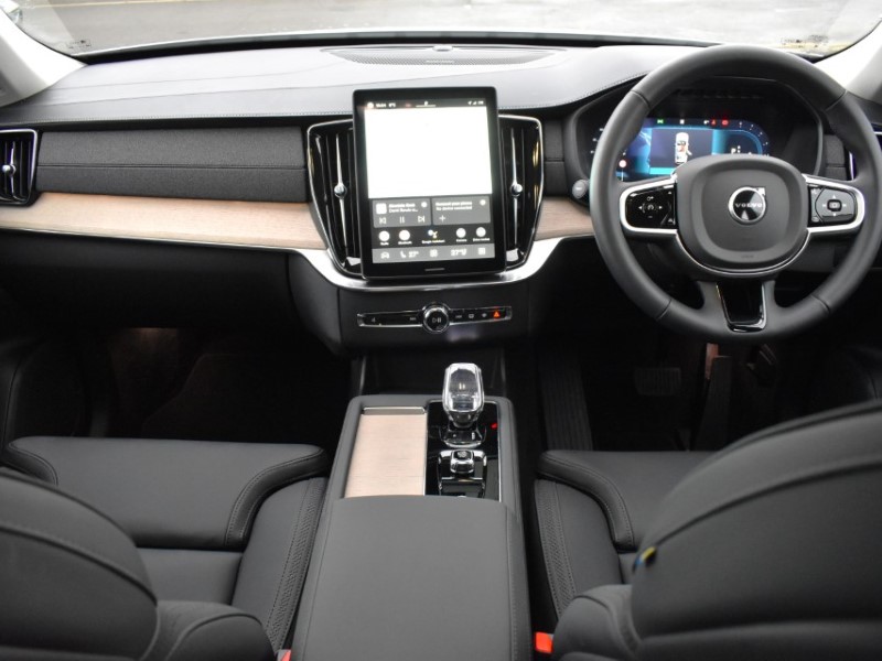 2025 (25) VOLVO XC90 2.0 B5P Plus Dark 5dr AWD Geartronic 4993675