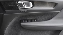 2022 (22) VOLVO XC40 1.5 T5 Recharge PHEV Ultimate Dark 5dr Auto 4987930