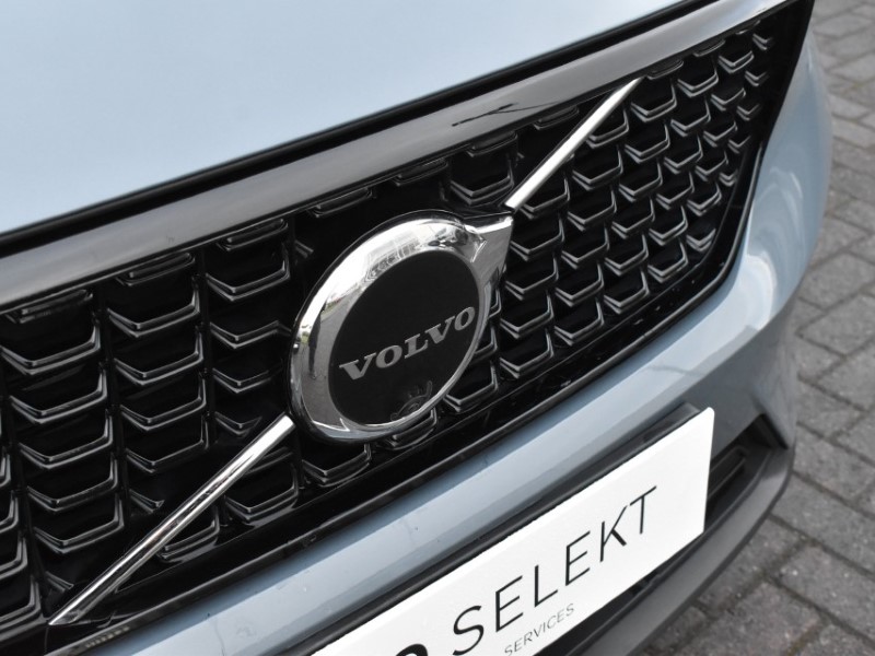 2022 (22) VOLVO XC40 1.5 T5 Recharge PHEV Ultimate Dark 5dr Auto 4987971