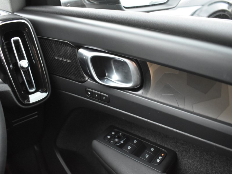 2022 (22) VOLVO XC40 1.5 T5 Recharge PHEV Ultimate Dark 5dr Auto 4987917