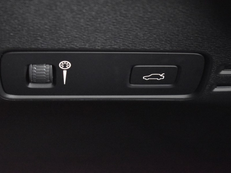 2021 (71) VOLVO XC40 1.5 T3 [163] R DESIGN 5dr 5009221